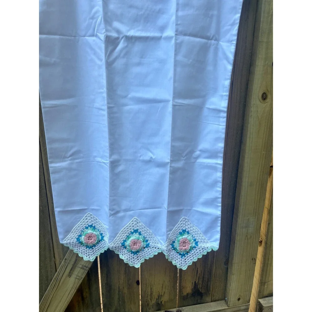 Vintage Crochet Floral King Pillowcases, White Cotton Scalloped Set